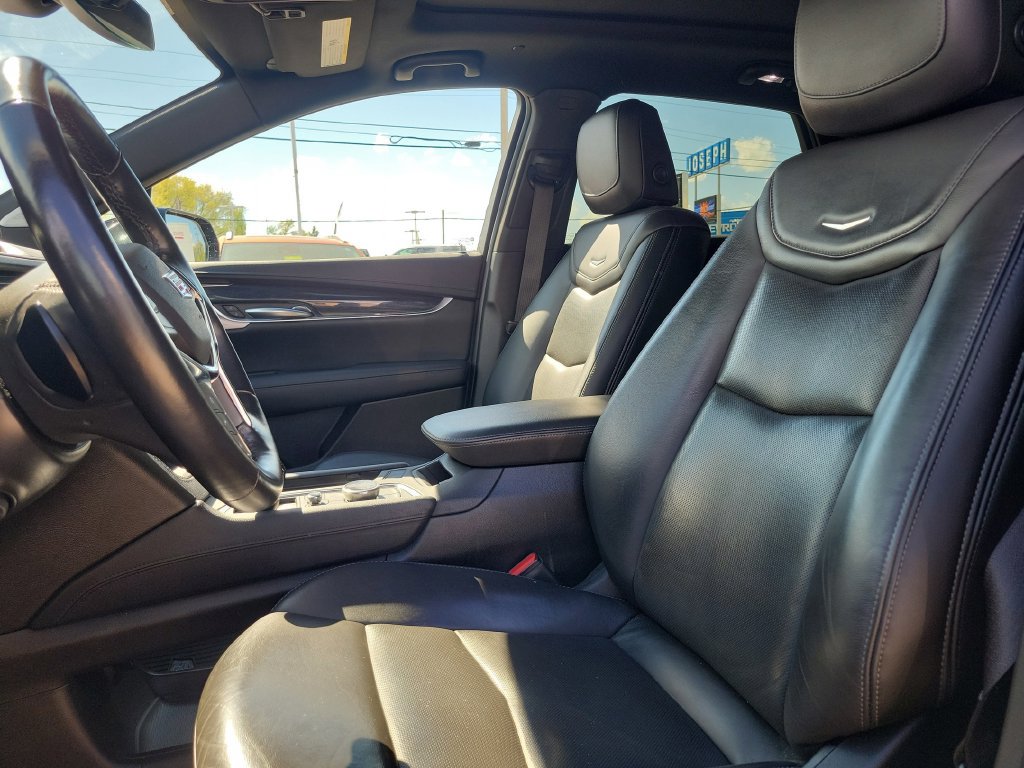Used 2023 Cadillac XT5 Premium Luxury w/ LPO, Floor Liner Package AWD/4WD image 22