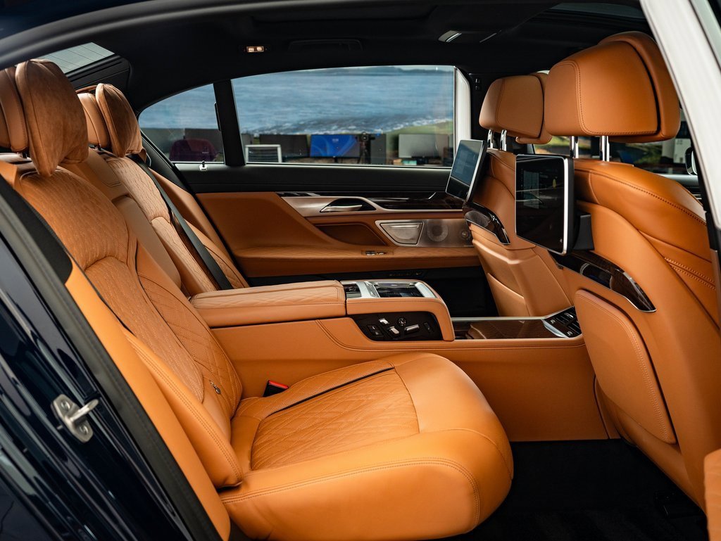 Used 2022 BMW ALPINA B7 xDrive image 43