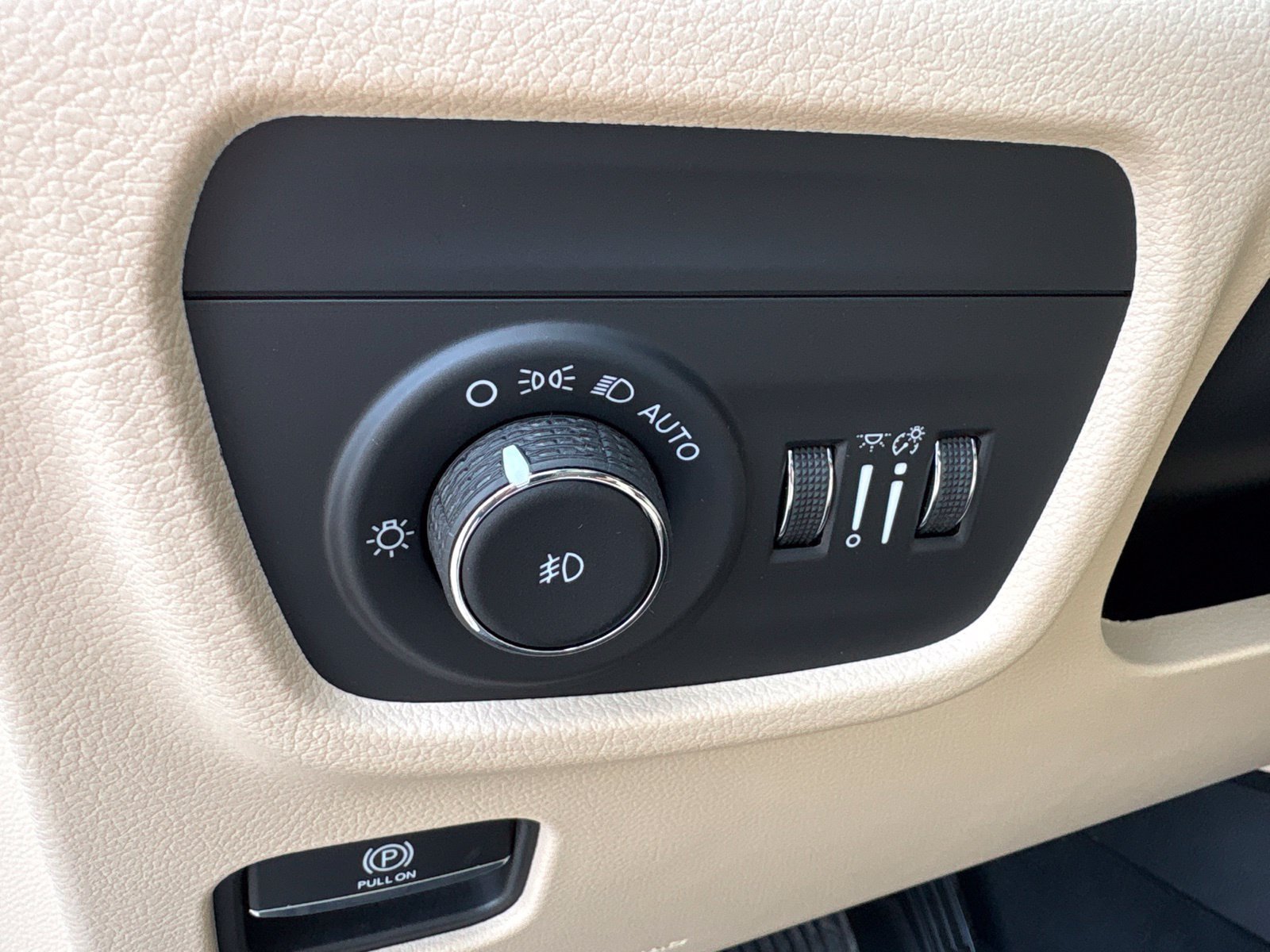 Used 2025 Jeep Grand Cherokee L Limited w/ Luxury Tech Group II AWD/4WD image 14