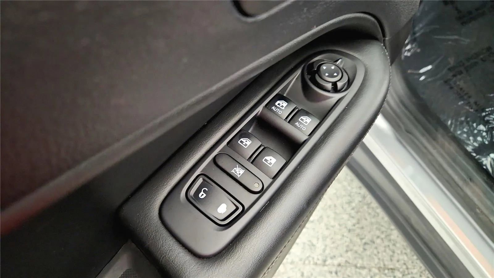 Used 2018 Jeep Compass Latitude AWD/4WD image 28