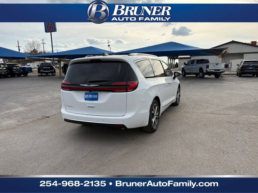 New 2026 Chrysler Pacifica Pinnacle image 5