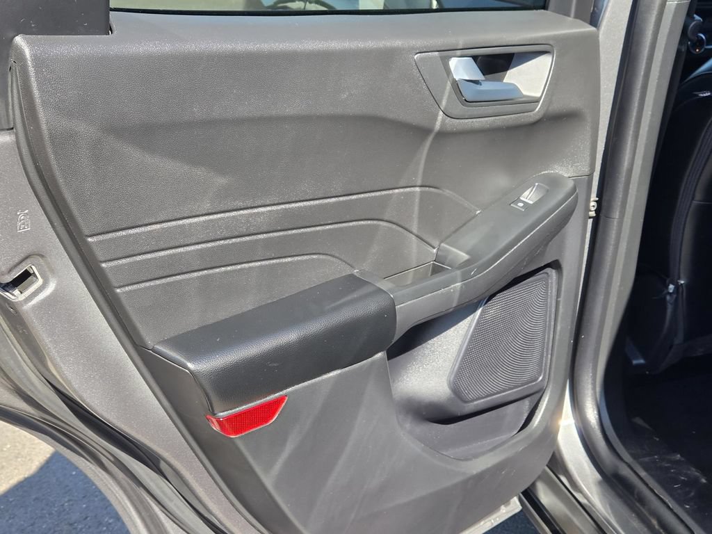 Used 2025 Ford Escape ST-Line Select AWD/4WD image 36