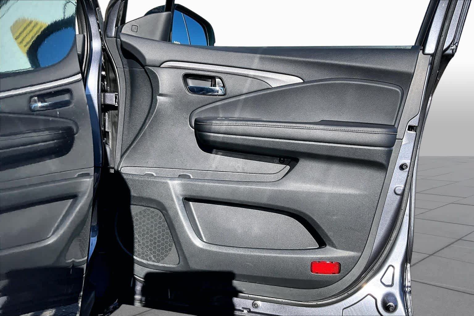 Certified 2025 Honda Ridgeline RTL image 22