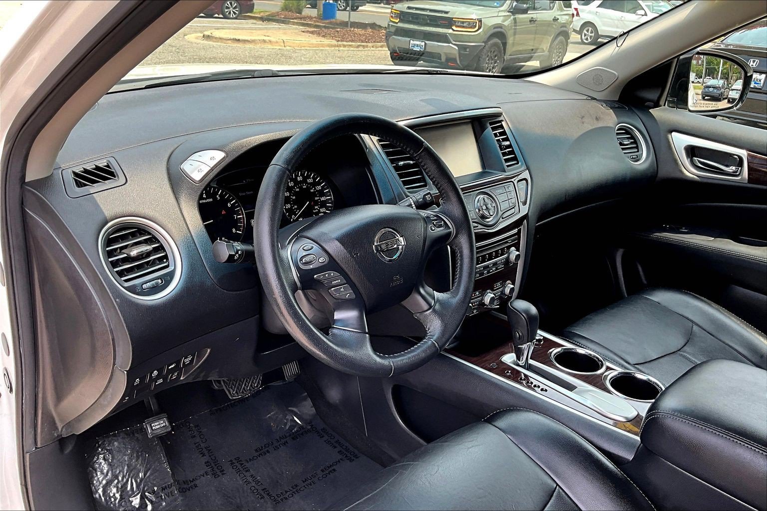 Used 2015 Nissan Pathfinder Platinum w/ Cargo Package FWD image 13