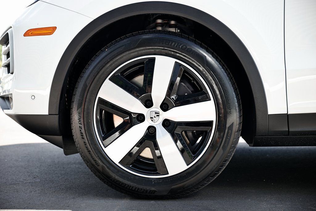 Certified 2026 Porsche Cayenne E-Hybrid AWD/4WD image 13