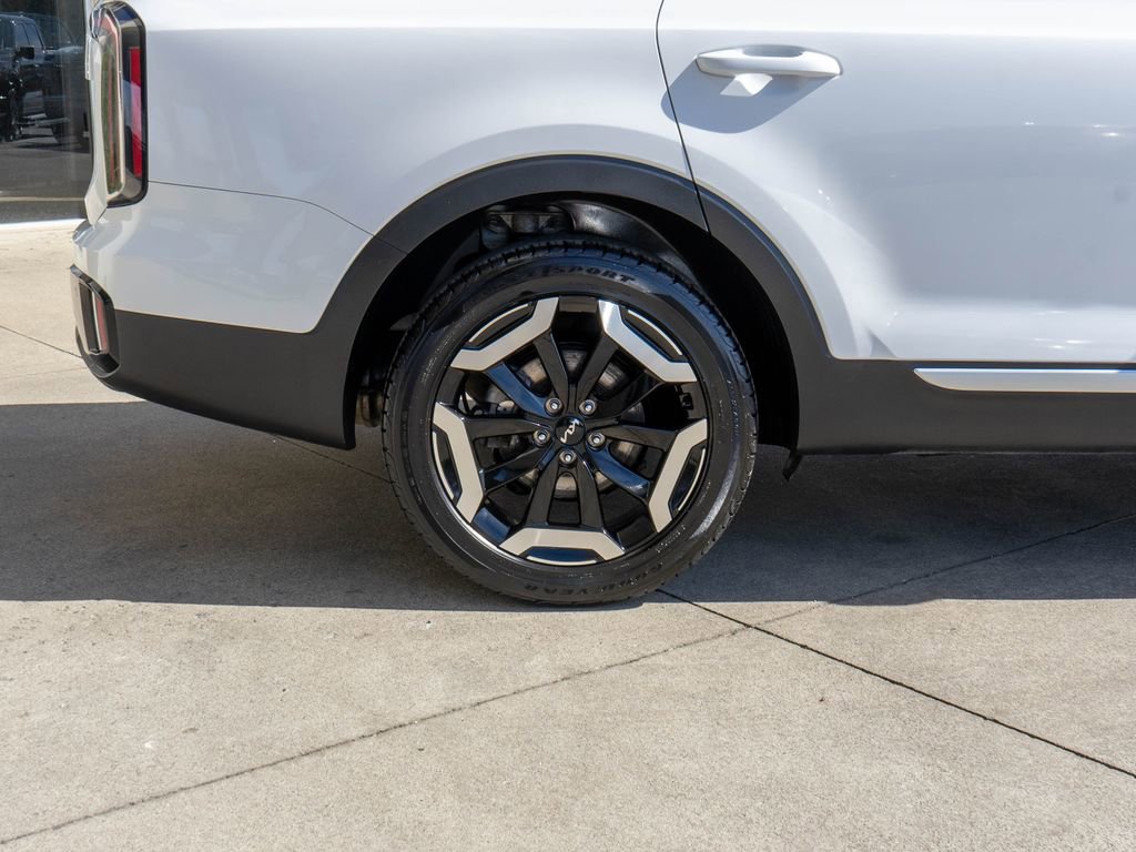 Certified 2023 Kia Telluride EX w/ EX Captain's Chair Package FWD image 36