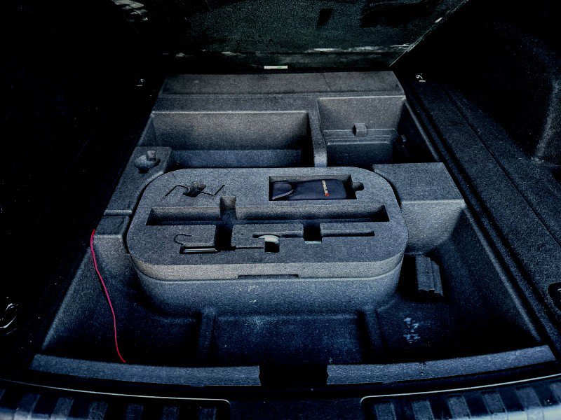 Used 2018 Alfa Romeo Stelvio AWD image 40