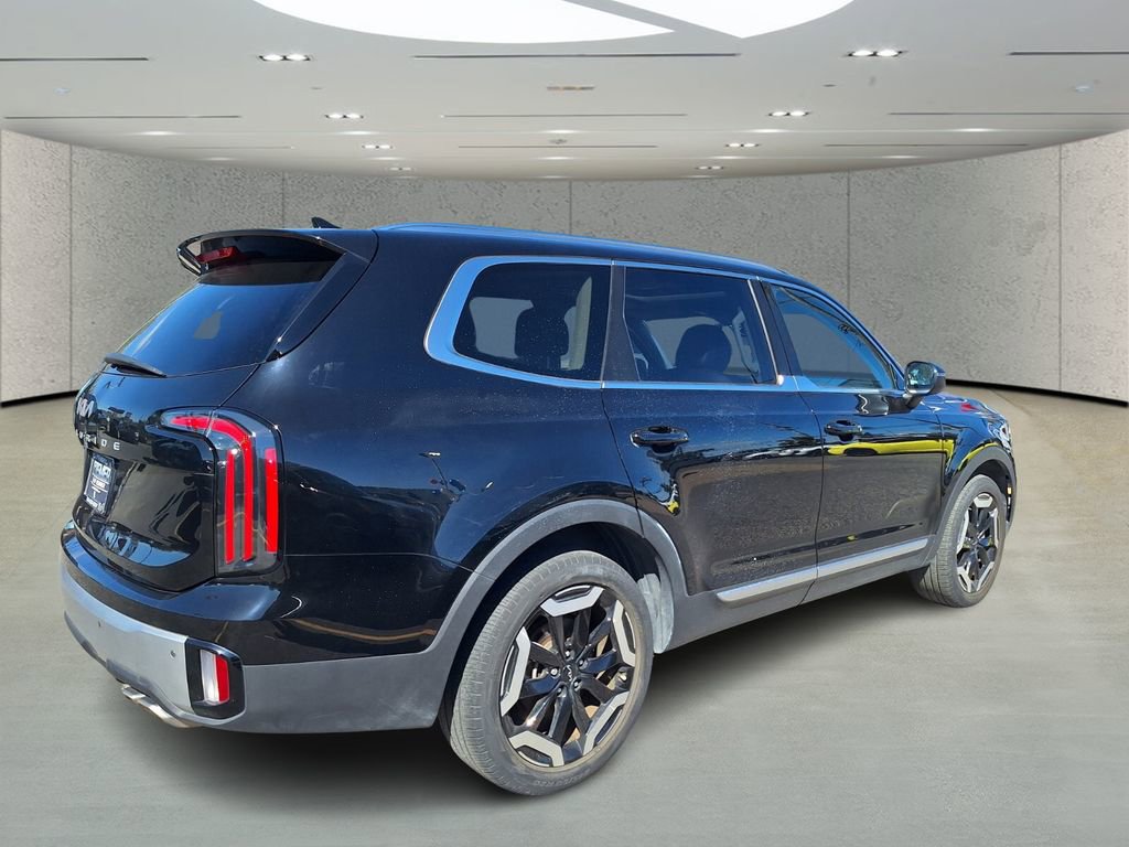 Used 2023 Kia Telluride EX w/ EX Captain's Chair Package image 5