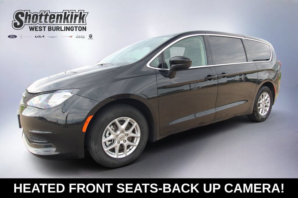 Used 2022 Chrysler Voyager LX FWD image 1