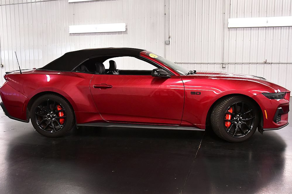Used 2025 Ford Mustang GT Premium RWD image 33