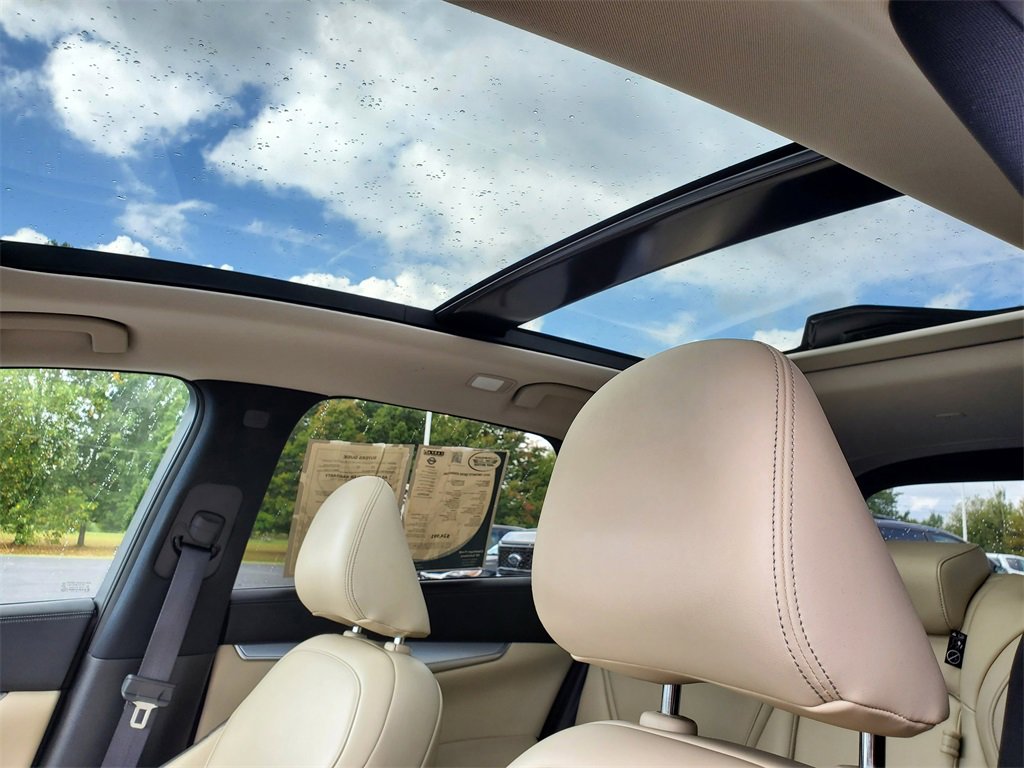 Used 2021 INFINITI QX50 Essential w/ Convenience Package image 10