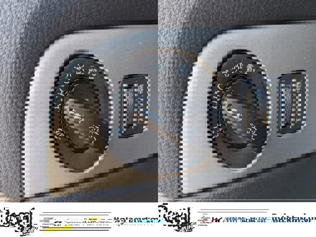 Used 2019 Dodge Durango SXT w/ 3rd Row Seating Group image 23