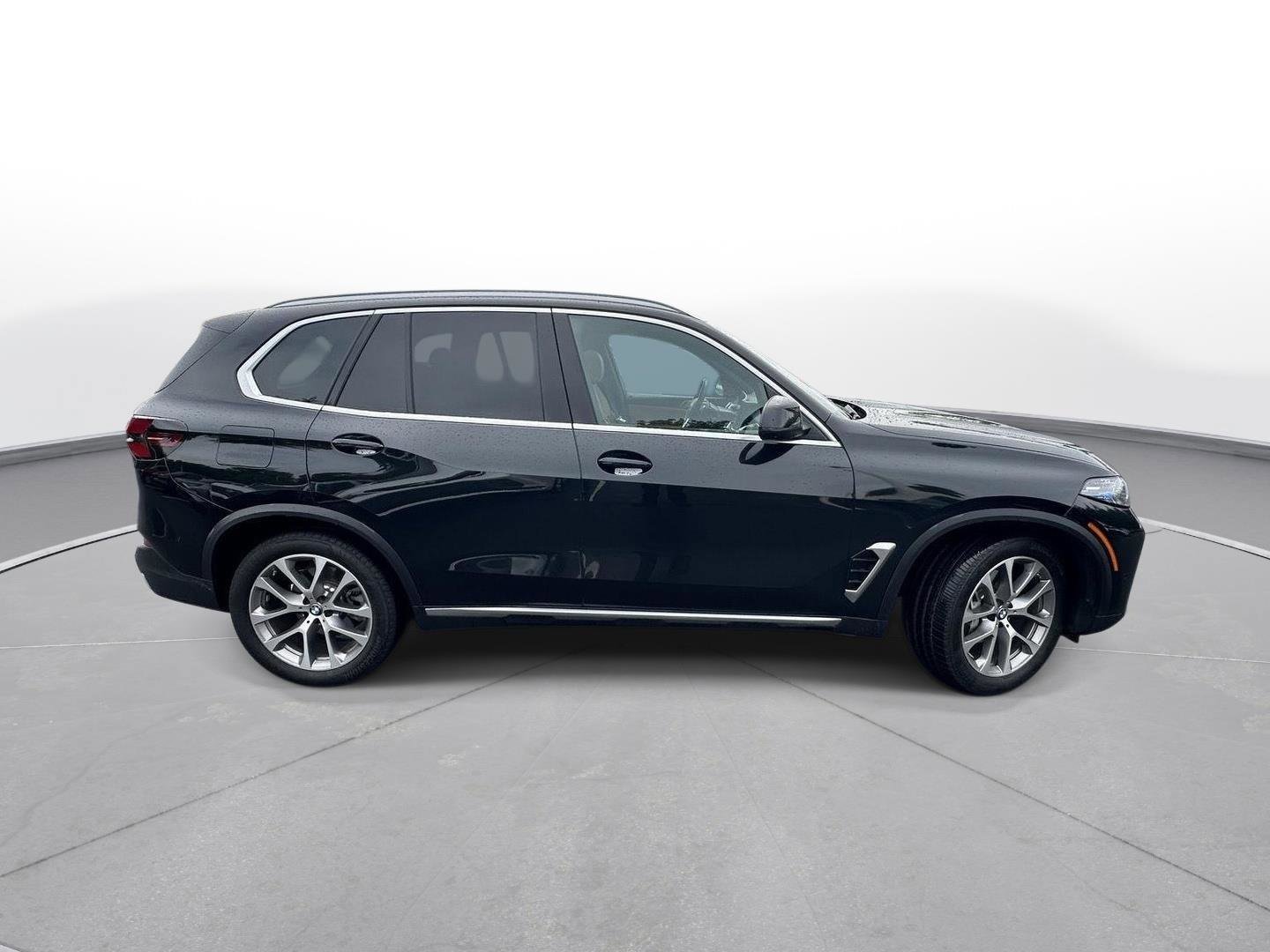 Used 2024 BMW X5 xDrive40i w/ Premium Package AWD/4WD image 5