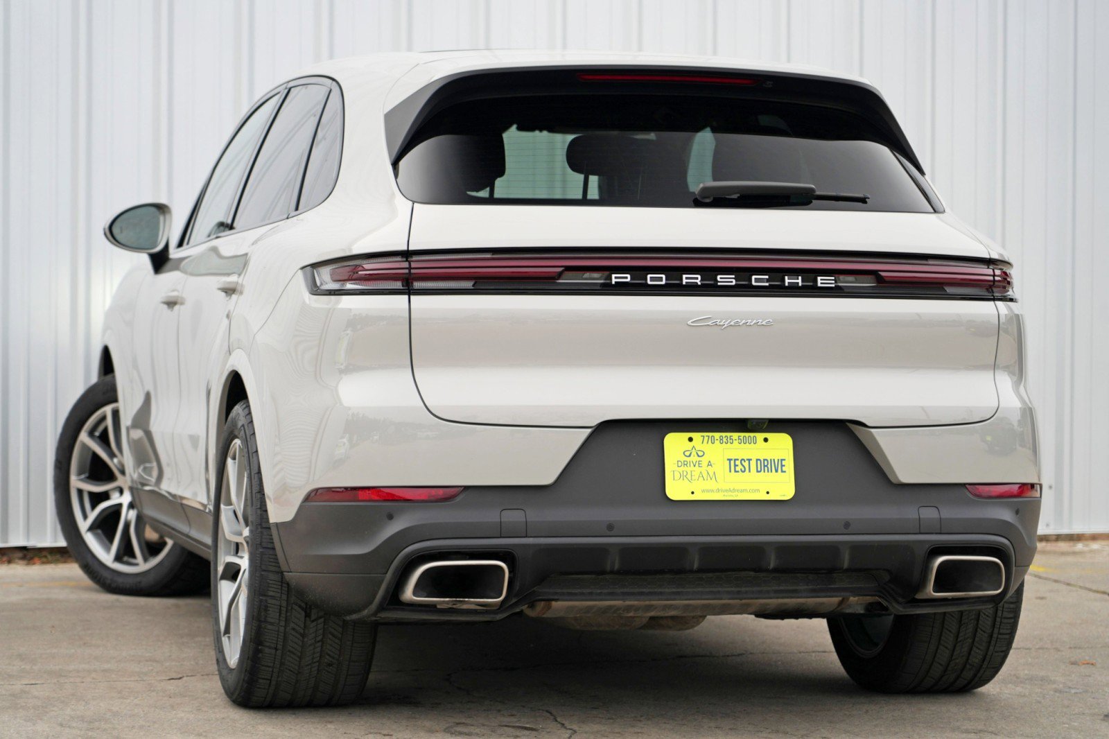 Used 2024 Porsche Cayenne w/ Premium Package image 6
