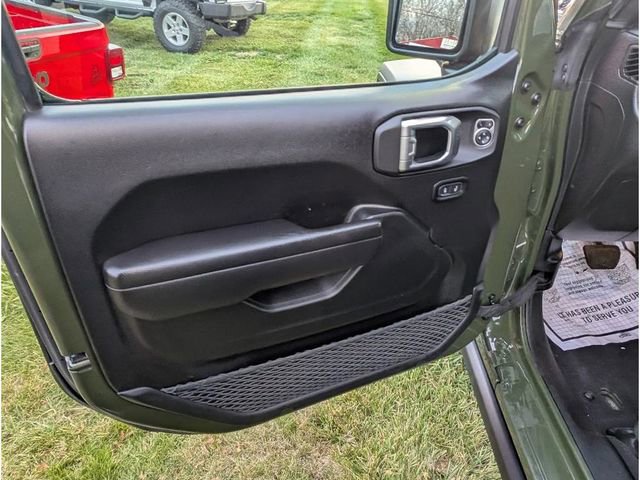 Used 2023 Jeep Wrangler Rubicon w/ Cold Weather Group image 11