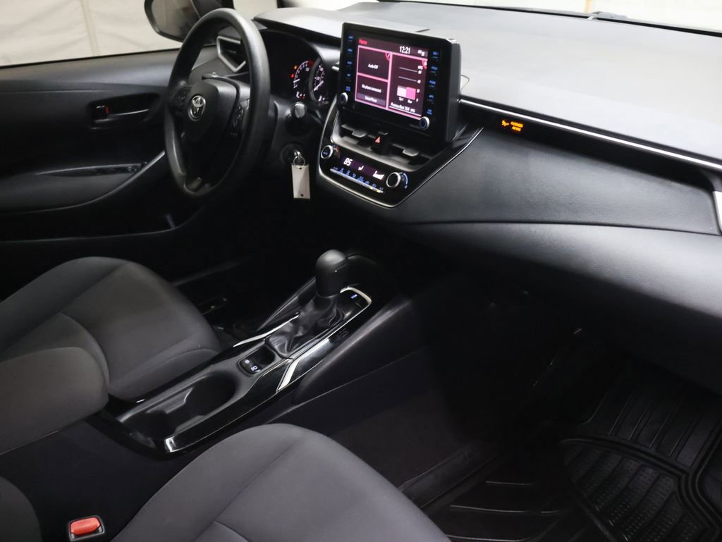 Used 2022 Toyota Corolla LE image 10