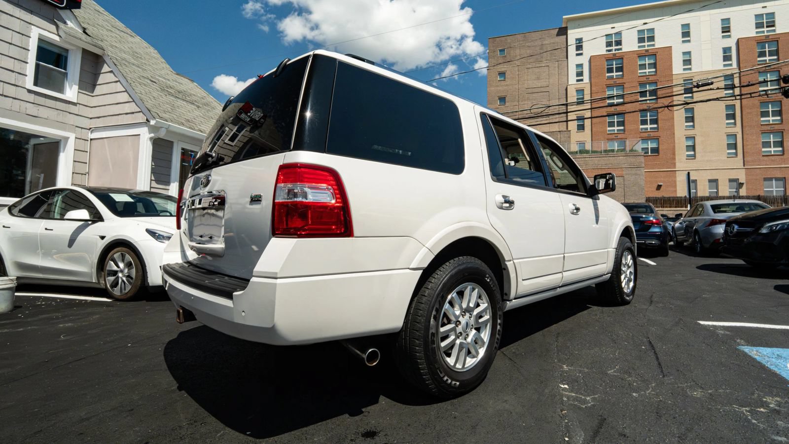 Used 2014 Ford Expedition Limited w/ Equipment Group 301A AWD/4WD image 3