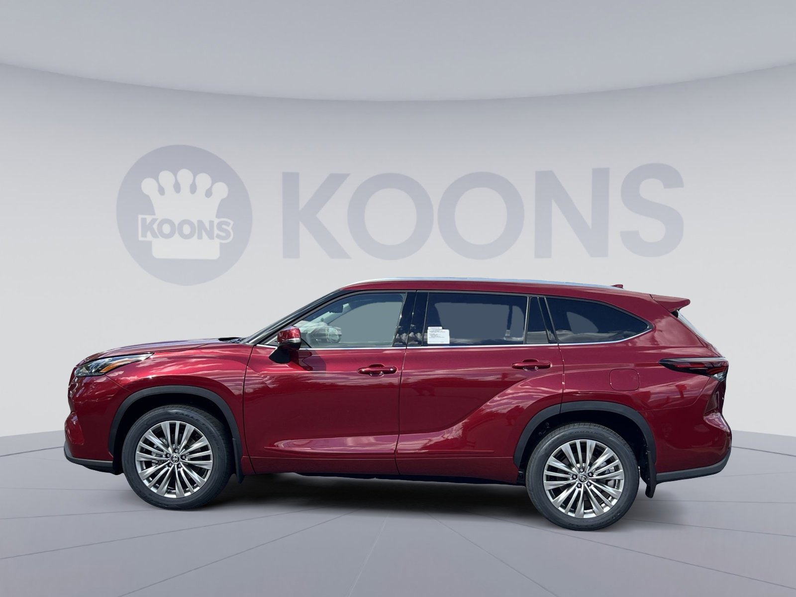 New 2025 Toyota Highlander Platinum image 2