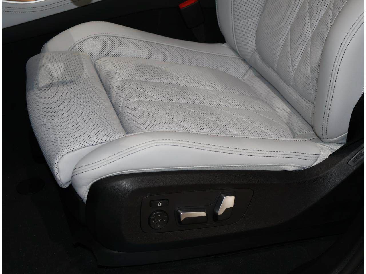 Used 2026 BMW X5 sDrive40i w/ Parking Assistance Package RWD image 14