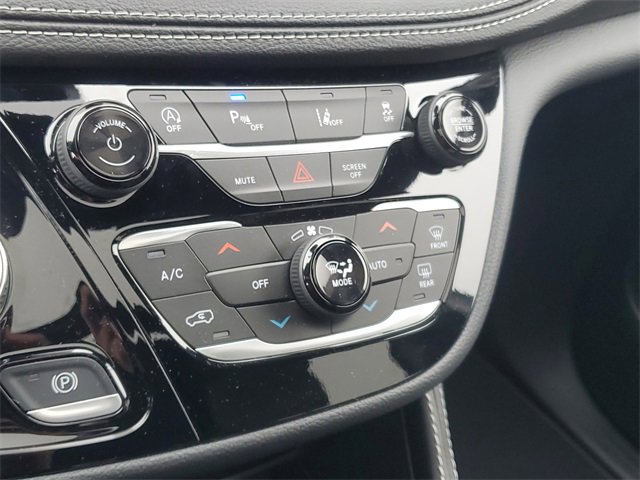 New 2026 Chrysler Pacifica Limited w/ Uconnect Theater Family Group image 29