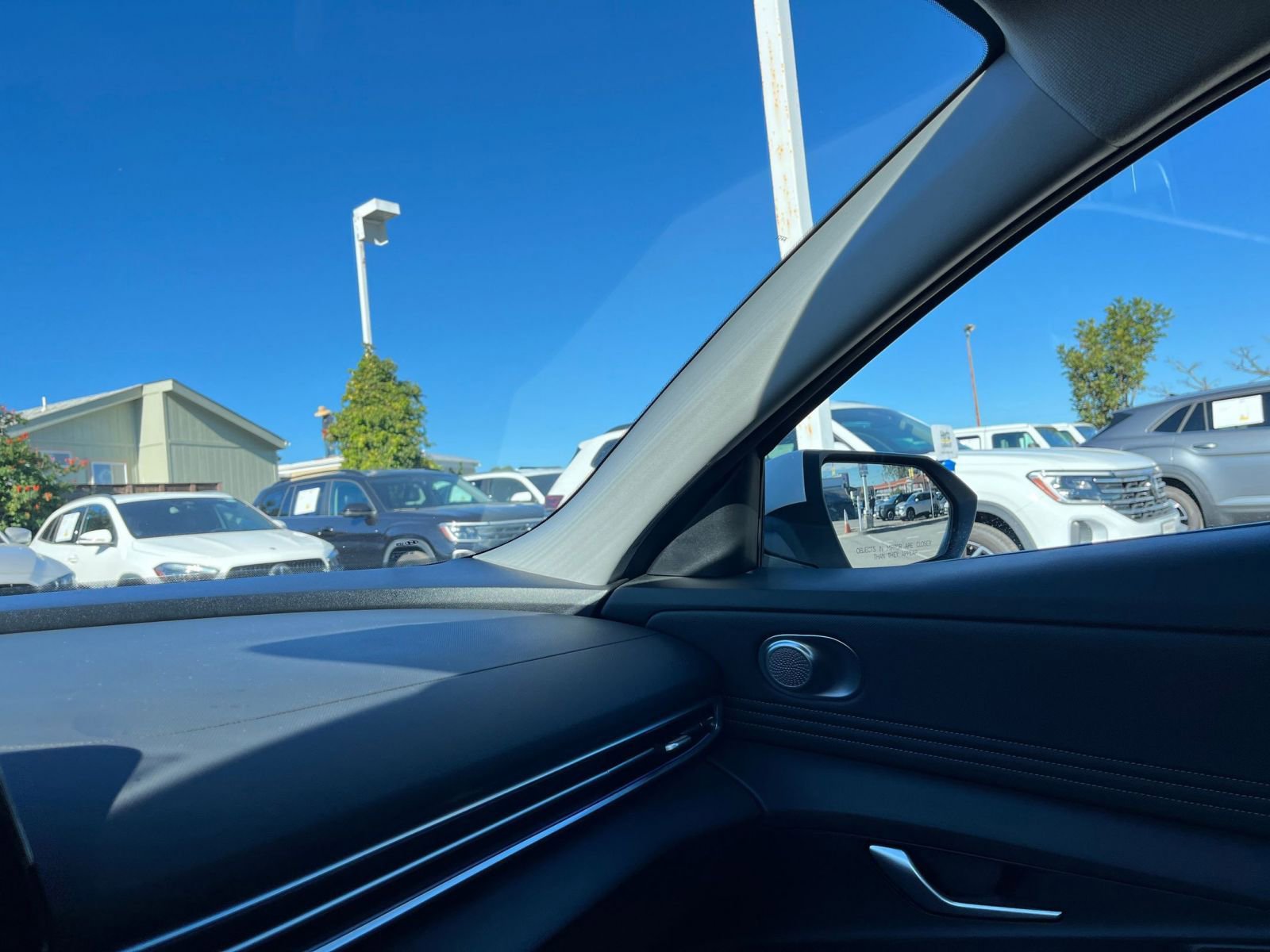 Used 2025 Hyundai Elantra SEL image 36