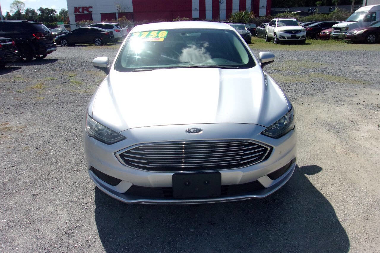Used 2017 Ford Fusion SE image 2