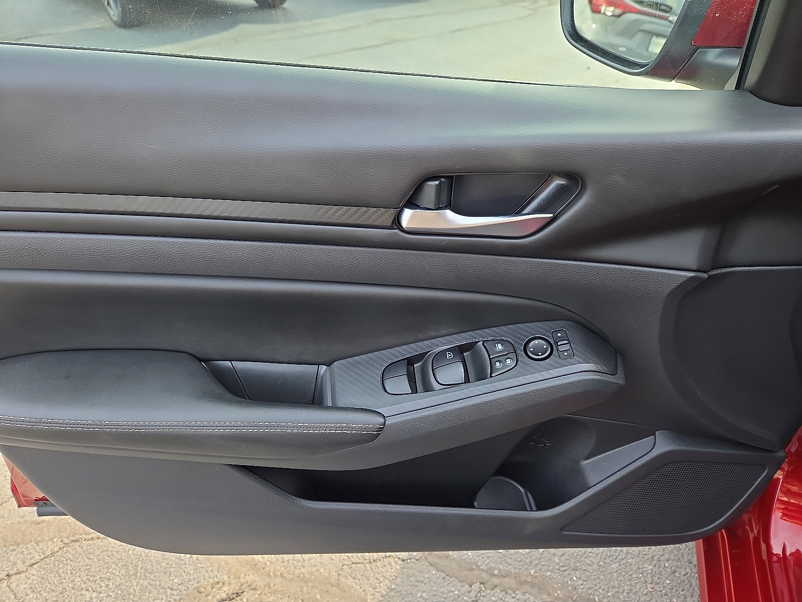 Used 2024 Nissan Altima 2.5 SV w/ SV Premium Package image 13