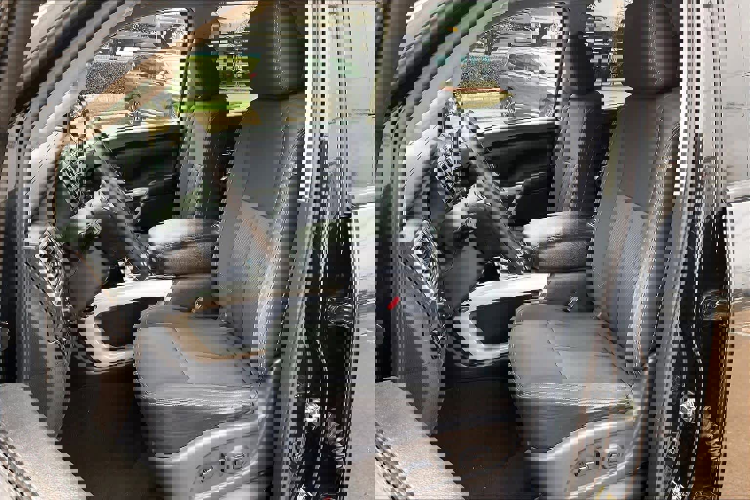 Used 2017 Nissan Titan SV image 6