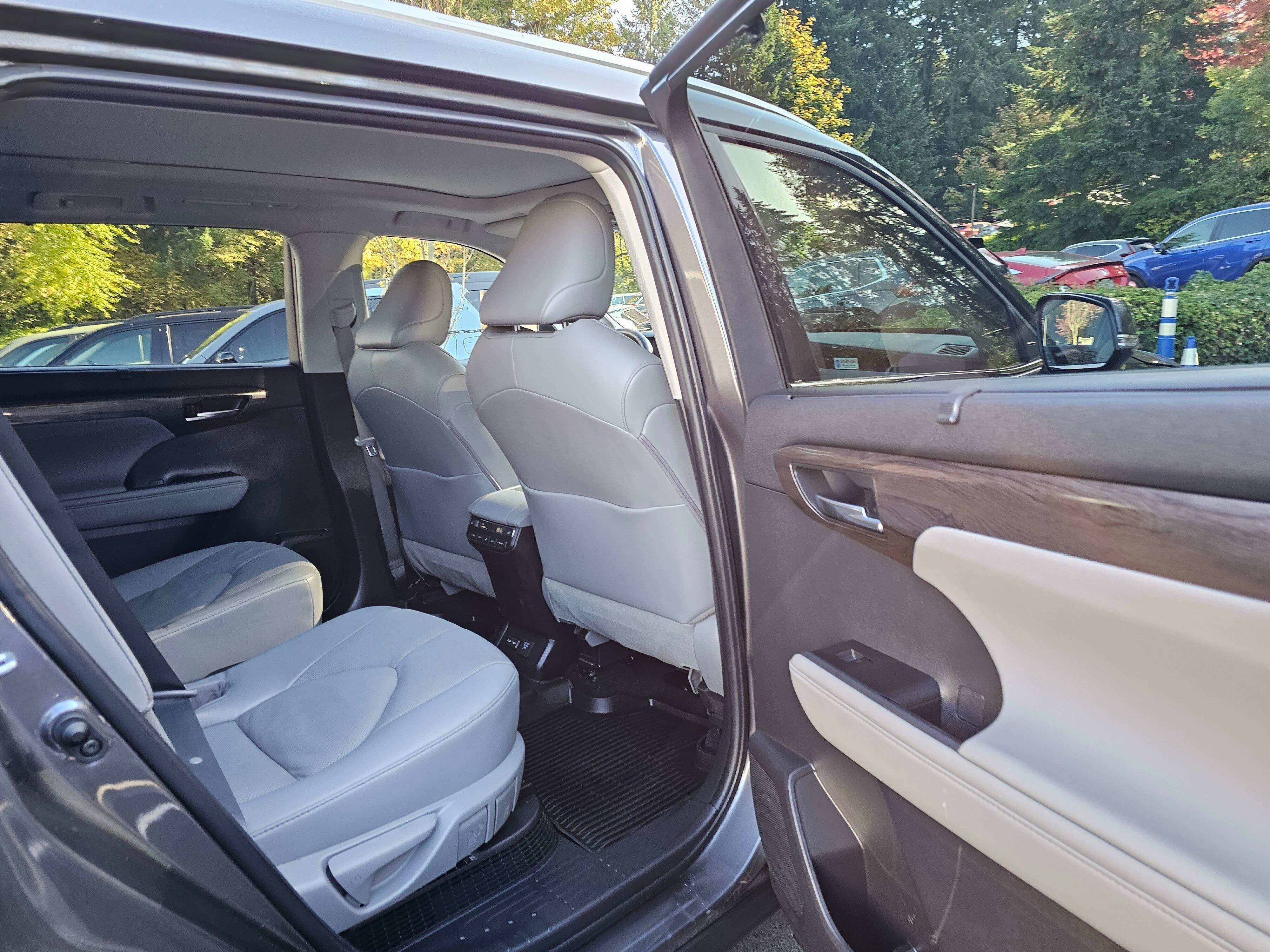 Used 2022 Toyota Highlander Platinum AWD/4WD image 15