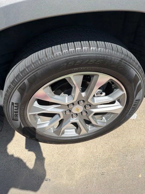 Used 2019 Chevrolet Traverse Premier w/ Driver Confidence II Package FWD image 3