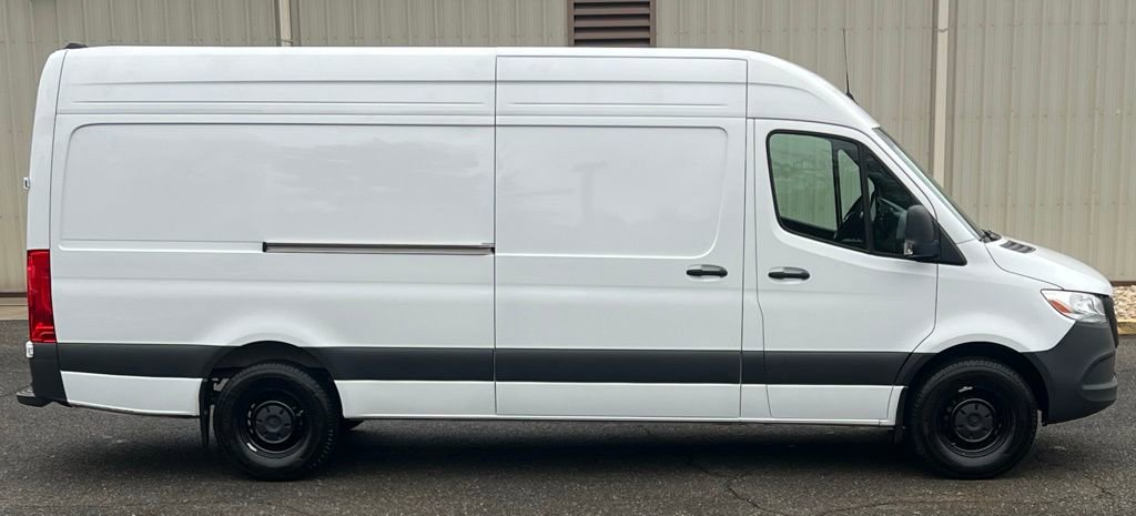 Used 2025 Mercedes-Benz Sprinter 2500 image 4