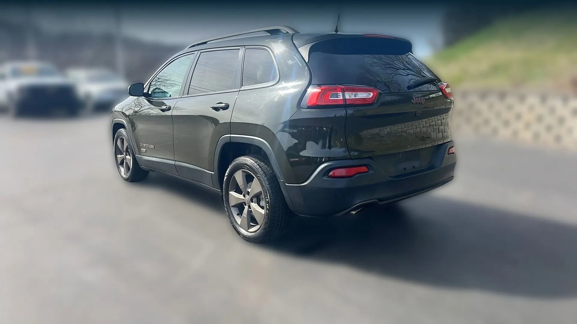 Used 2016 Jeep Cherokee 75th Anniversary image 3