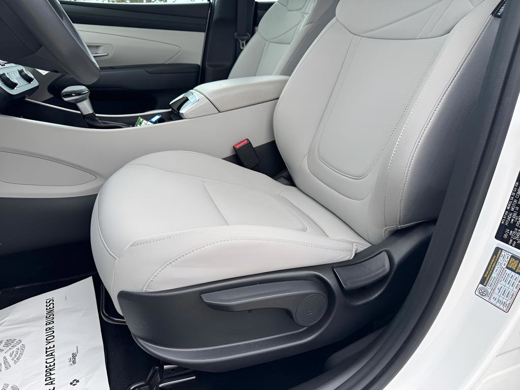 Certified 2025 Hyundai Tucson SE image 17