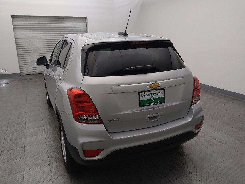 Used 2022 Chevrolet Trax LS w/ Tint and Cruise Package FWD image 6