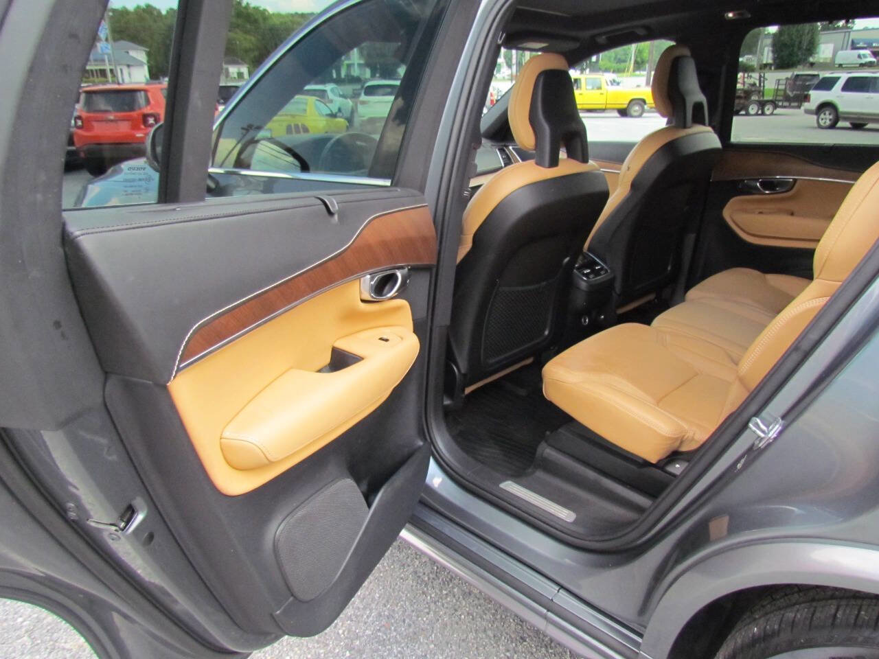 Used 2017 Volvo XC90 T6 Inscription w/ Vision Package AWD/4WD image 12