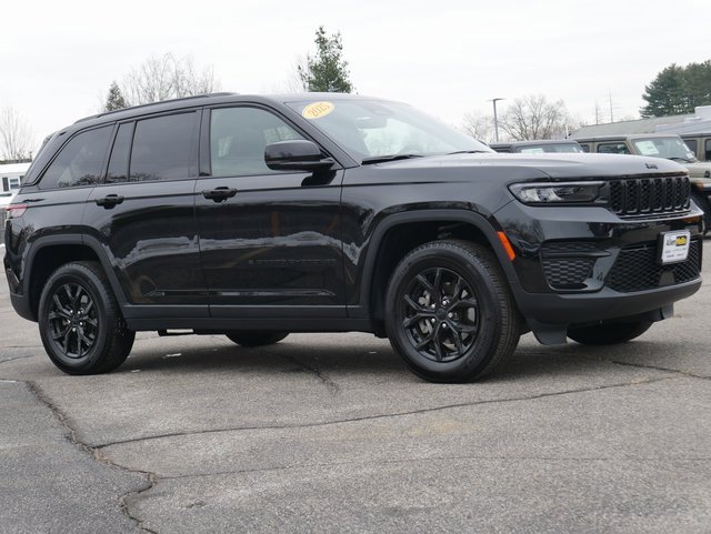 Used 2025 Jeep Grand Cherokee Altitude image 8