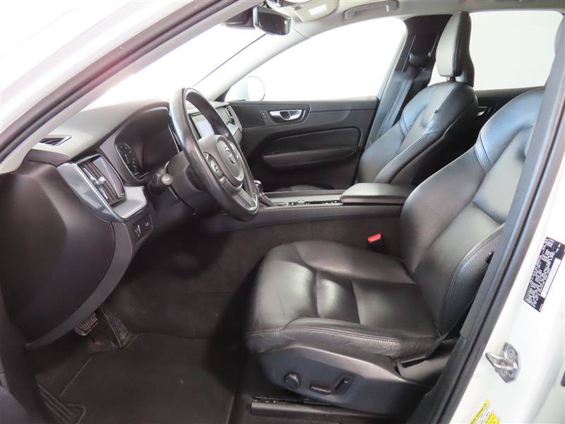 Used 2020 Volvo XC60 T6 Momentum w/ Protection Package Premier AWD/4WD image 17