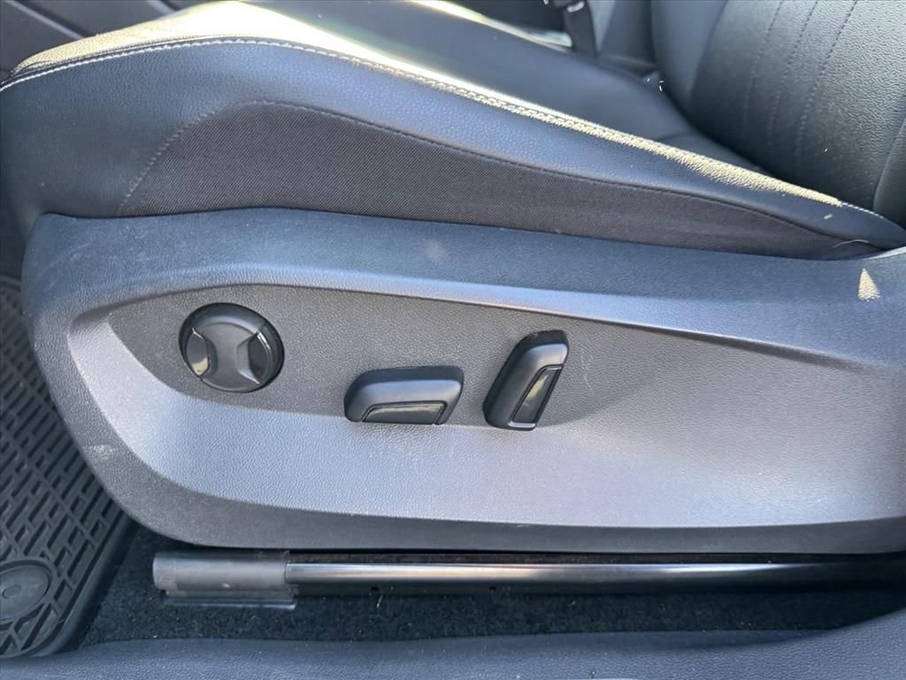 Used 2023 Volkswagen Tiguan SE FWD image 15