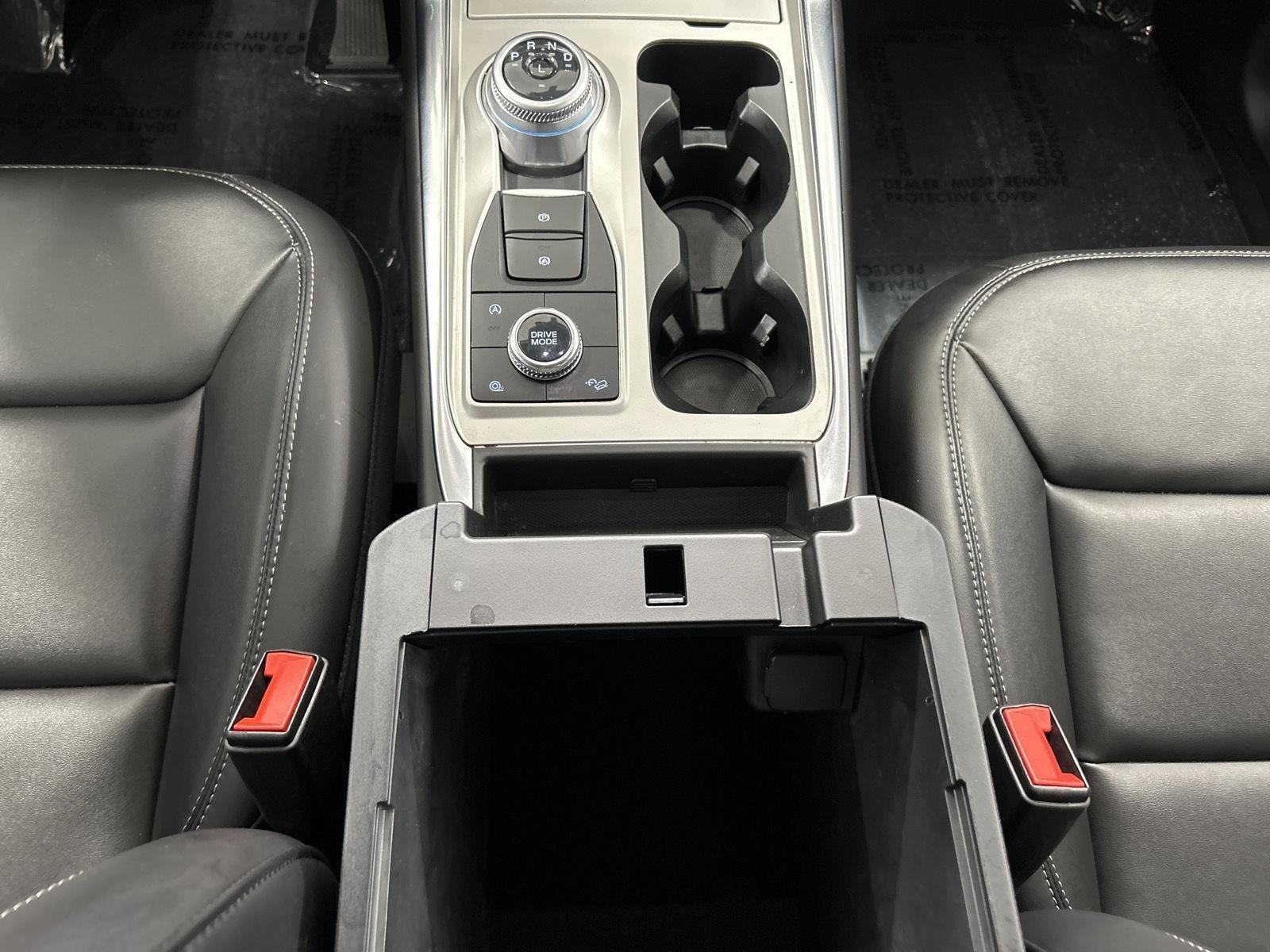 Used 2024 Ford Explorer XLT w/ Equipment Group 202A AWD/4WD image 18