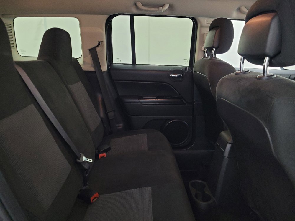 Used 2016 Jeep Patriot Latitude AWD/4WD image 19