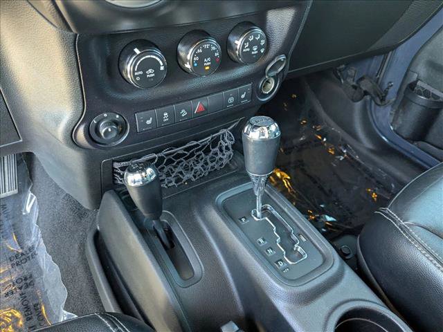Used 2016 Jeep Wrangler Unlimited Rubicon w/ Connectivity Group AWD/4WD image 12