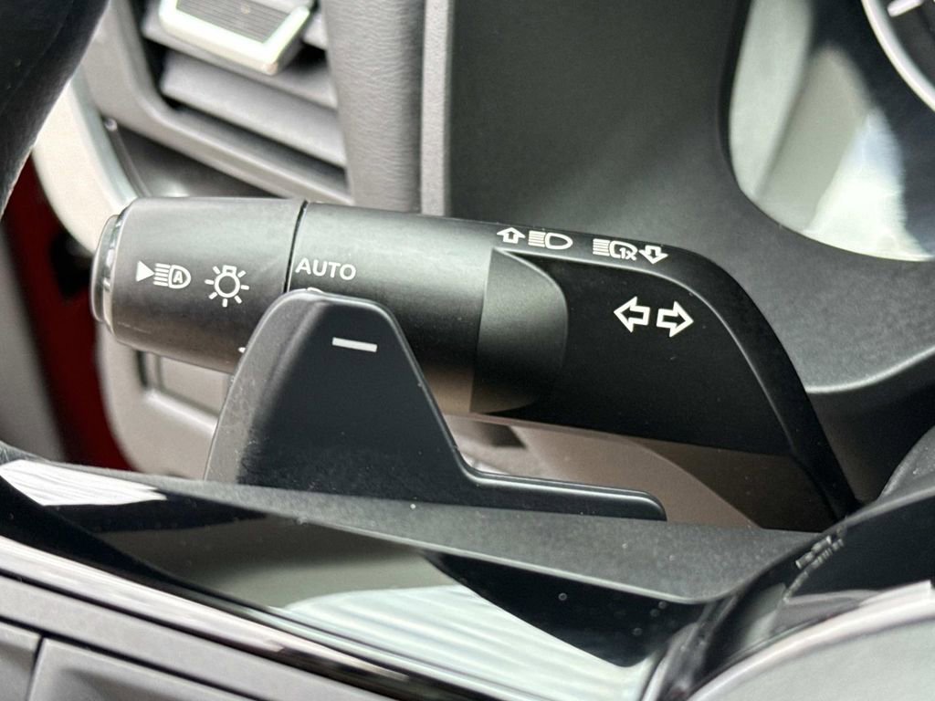 Used 2023 Nissan Rogue SV image 39