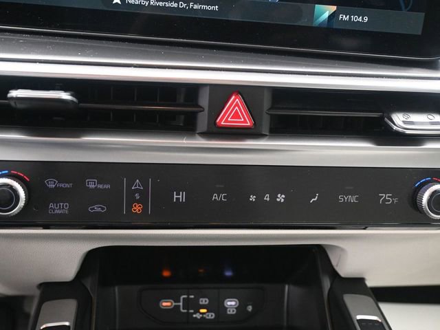 Used 2025 Kia Sorento S image 12
