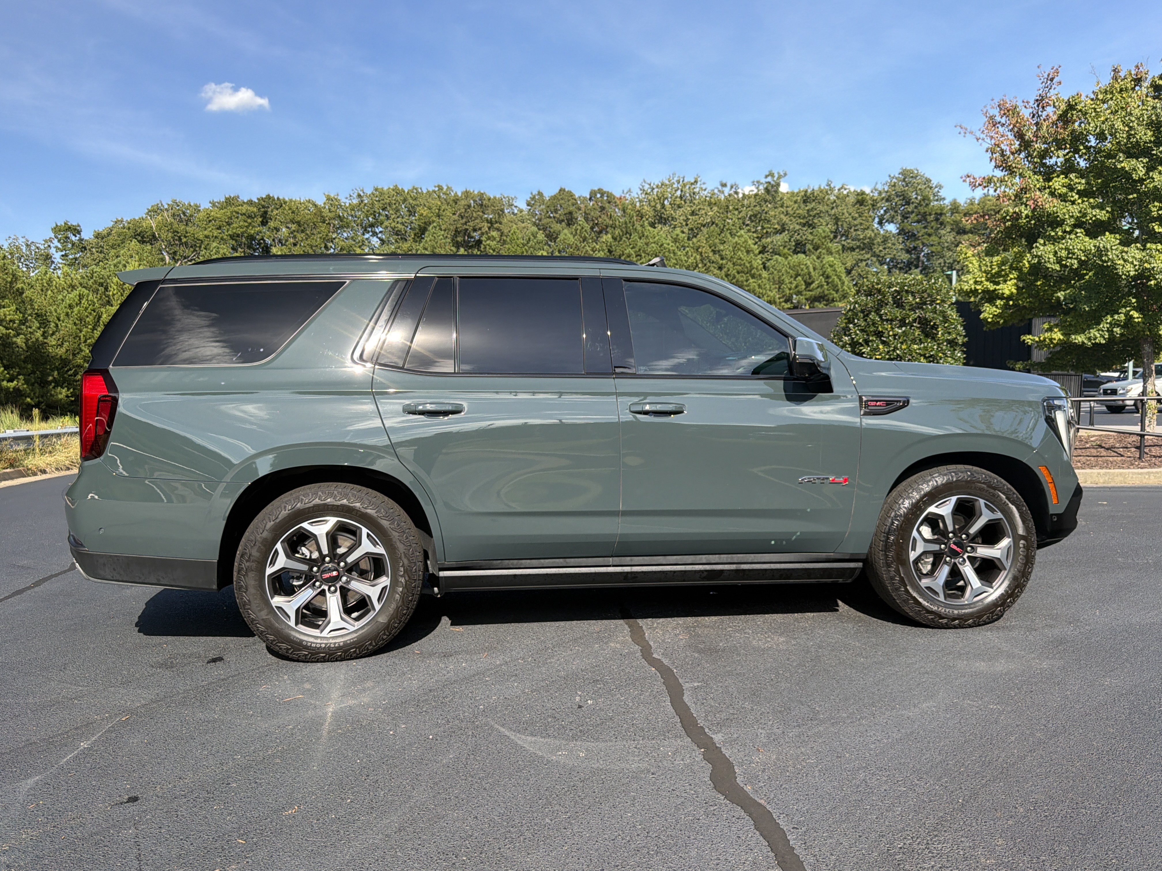 Used 2025 GMC Yukon AT4 Ultimate AWD/4WD image 5