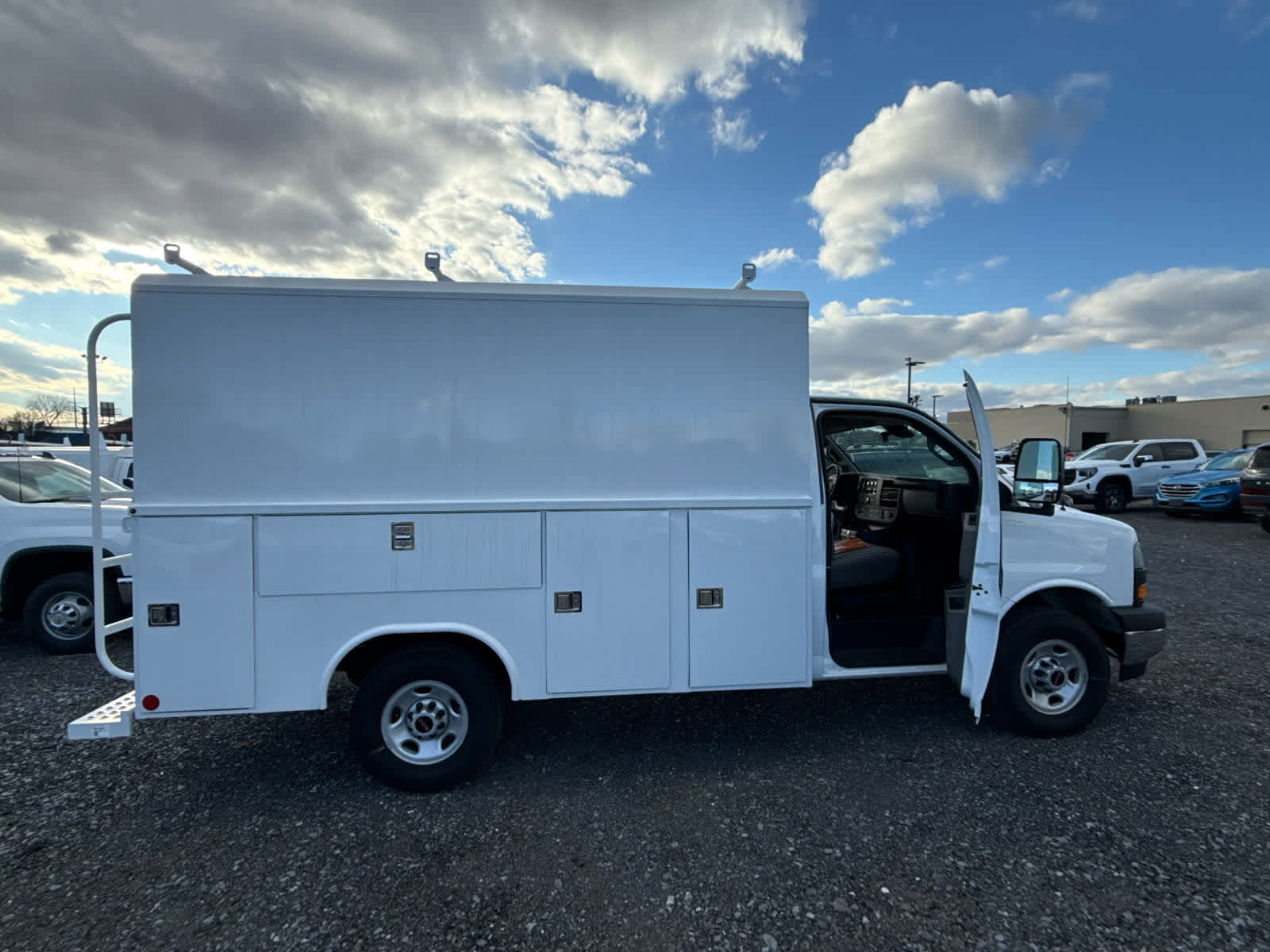 New 2025 GMC Savana 3500 w/ Power Convenience Package RWD image 16