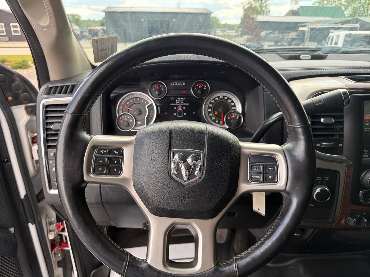 Used 2015 RAM 2500 Laramie AWD/4WD image 10