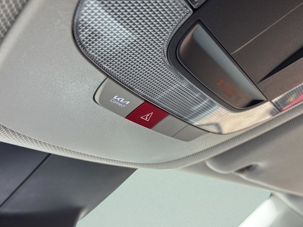 Used 2025 Kia Sorento LX FWD image 30