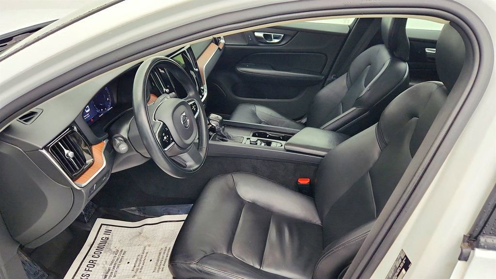 Used 2021 Volvo S60 T6 Momentum w/ Advanced Package image 20