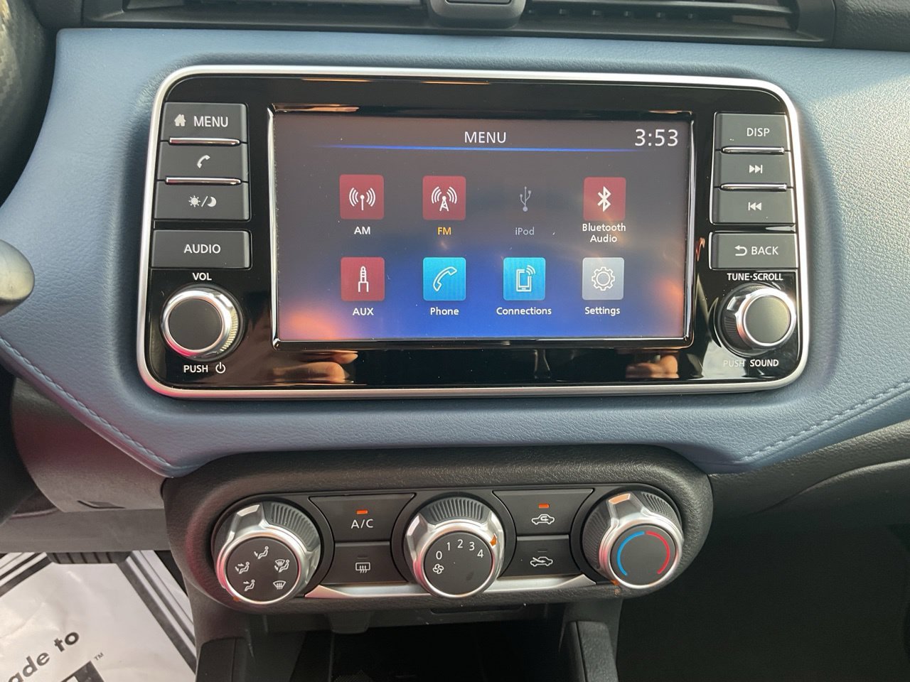 Used 2025 Nissan Versa SV FWD image 28