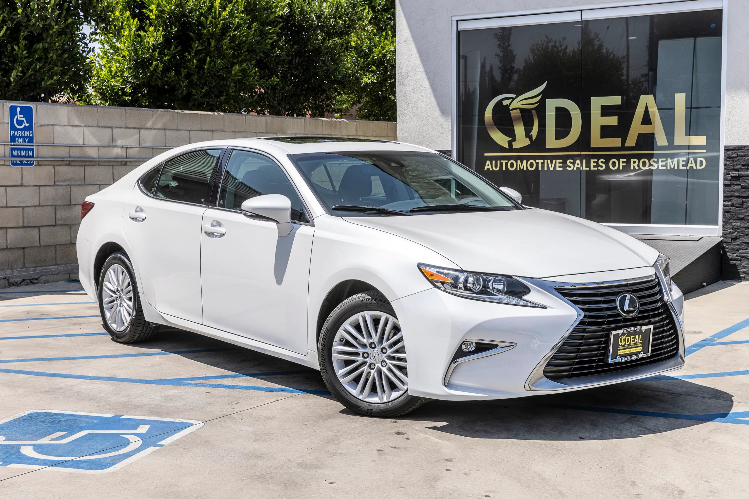Used 2017 Lexus ES 350 w/ Accessory Package 2 FWD image 2